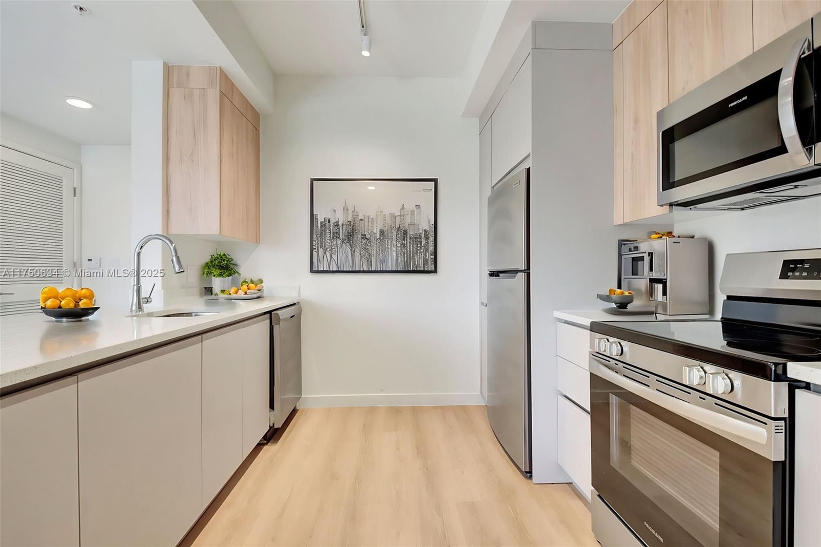 1715 N Dixie Hwy 2208 Property Photo 1