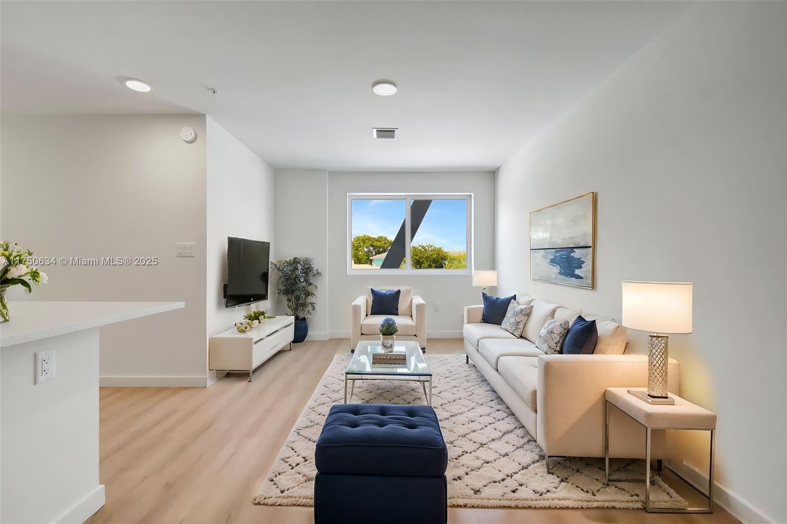 1715 N Dixie Hwy 2208 Property Photo 2