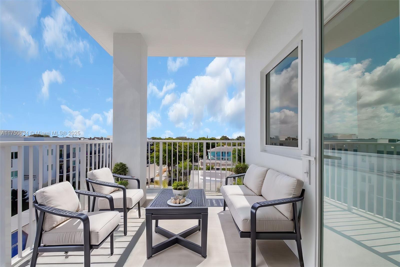 1715 N Dixie Hwy 2208 Property Photo 3