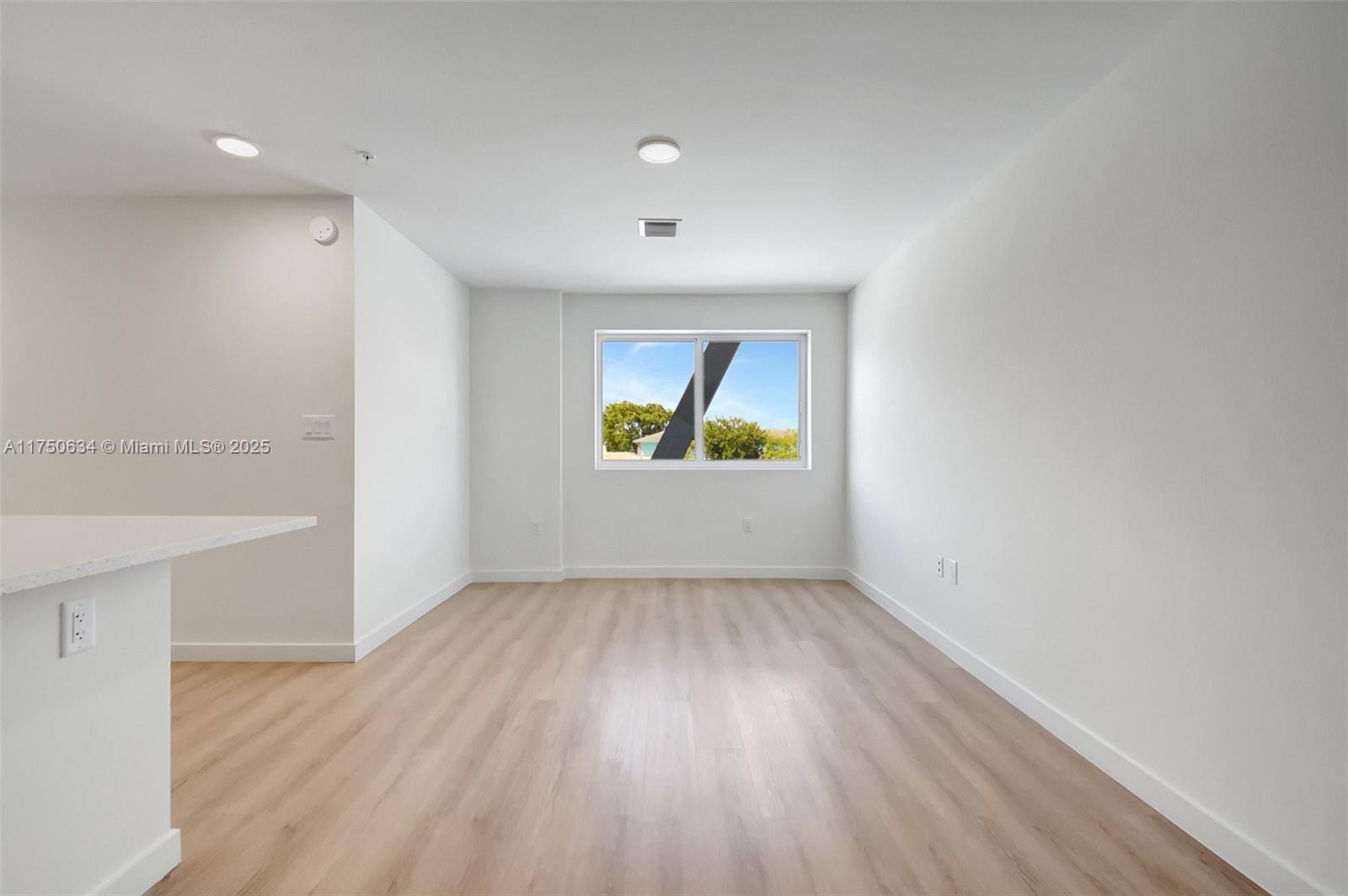 1715 N Dixie Hwy 2208 Property Photo 6