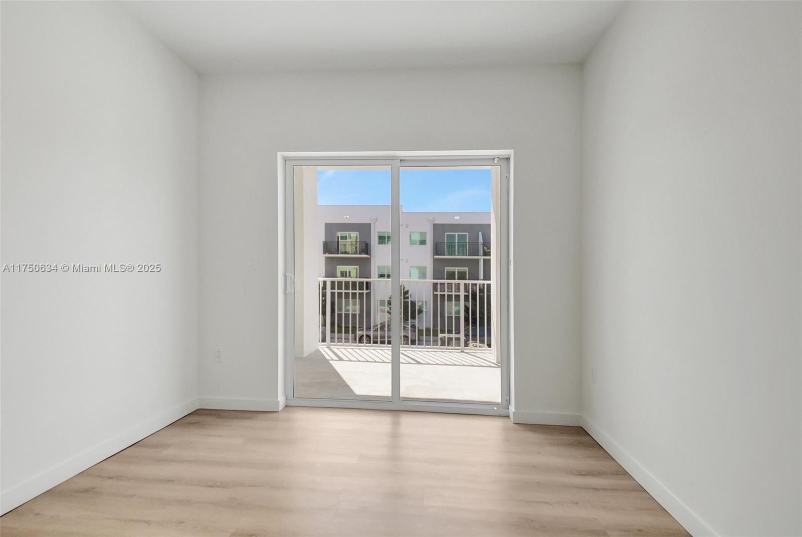 1715 N Dixie Hwy 2208 Property Photo 7