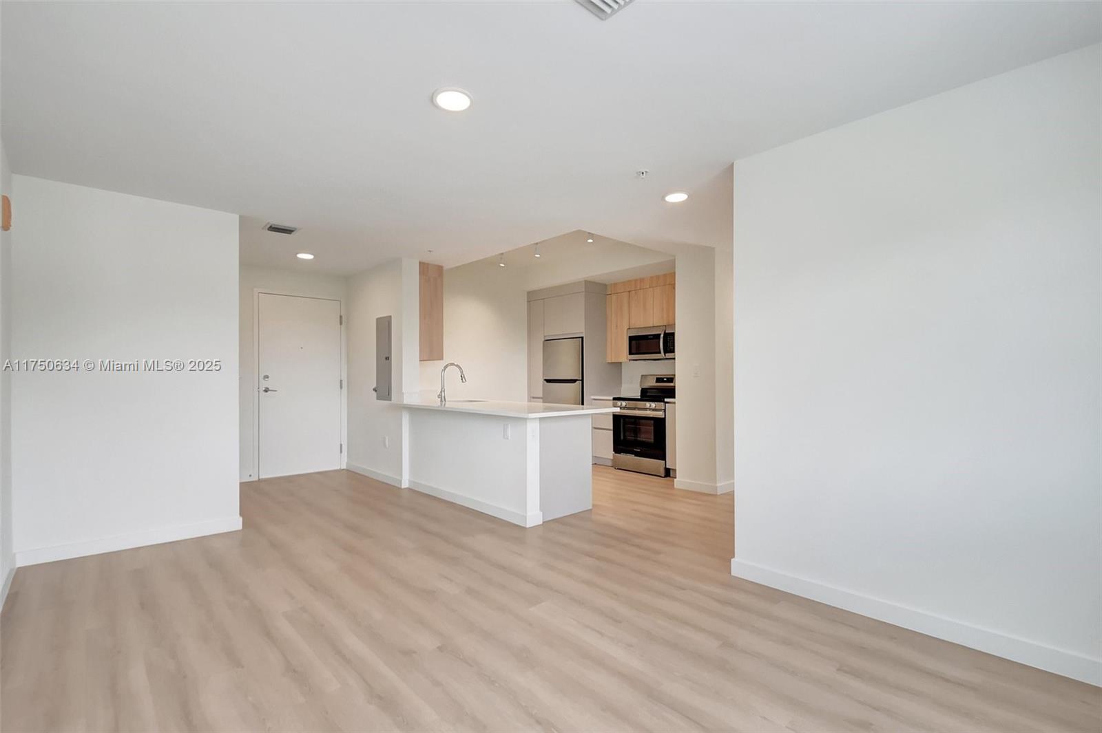 1715 N Dixie Hwy 2208 Property Photo 8