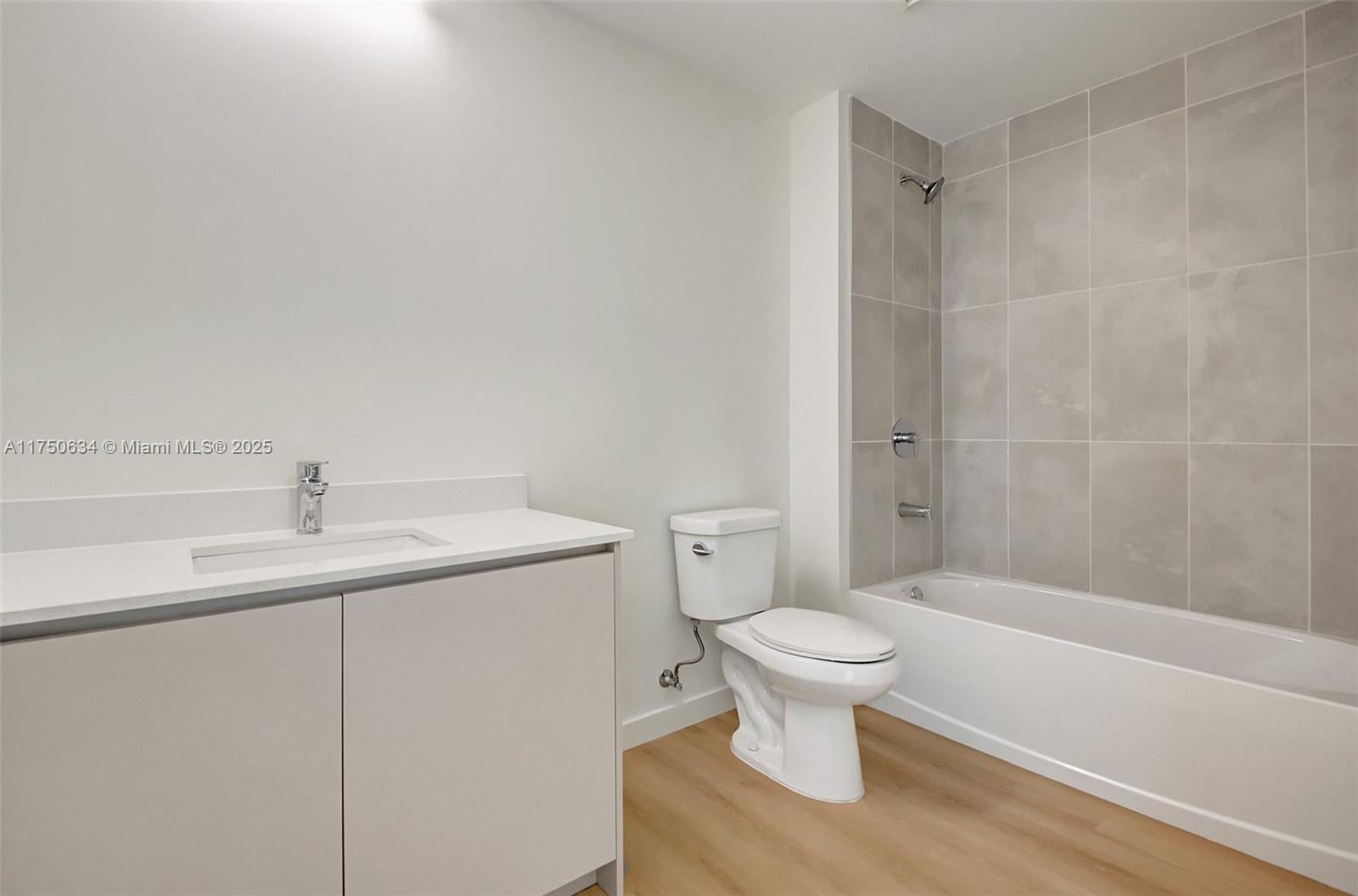 1715 N Dixie Hwy 2208 Property Photo 9