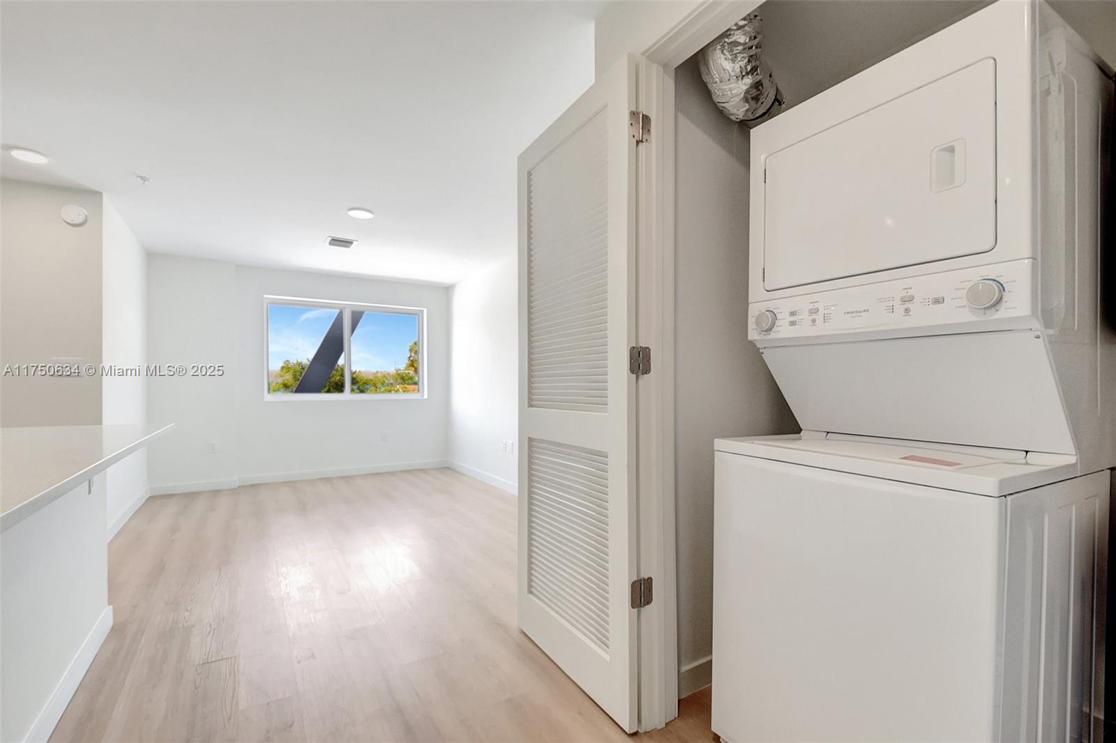 1715 N Dixie Hwy 2208 Property Photo 11