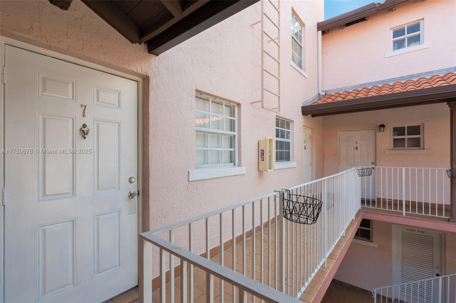 29 Santillane Ave 7 Property Photo 4