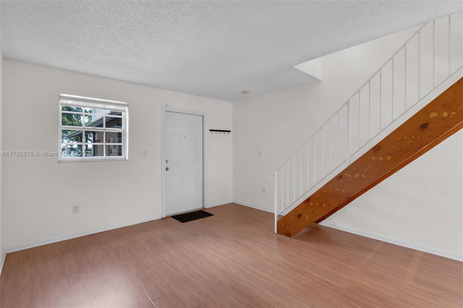 29 Santillane Ave 7 Property Photo 6