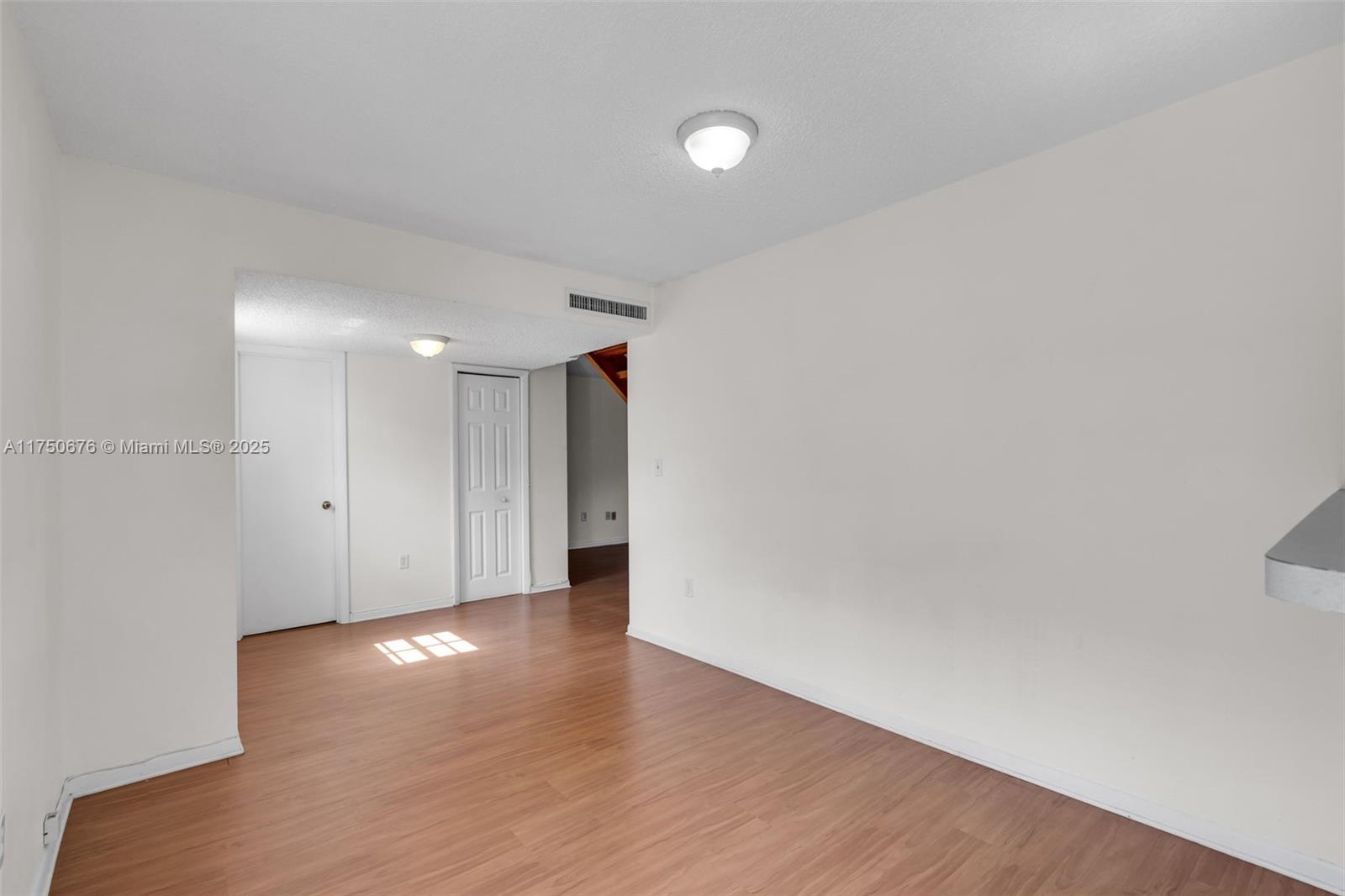 29 Santillane Ave 7 Property Photo 8