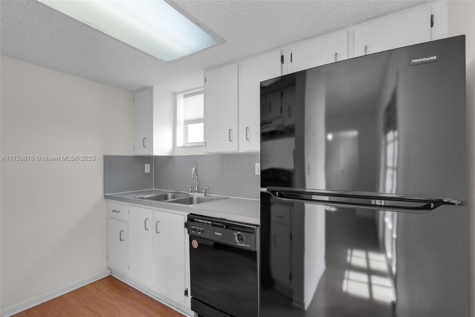 29 Santillane Ave 7 Property Photo 9