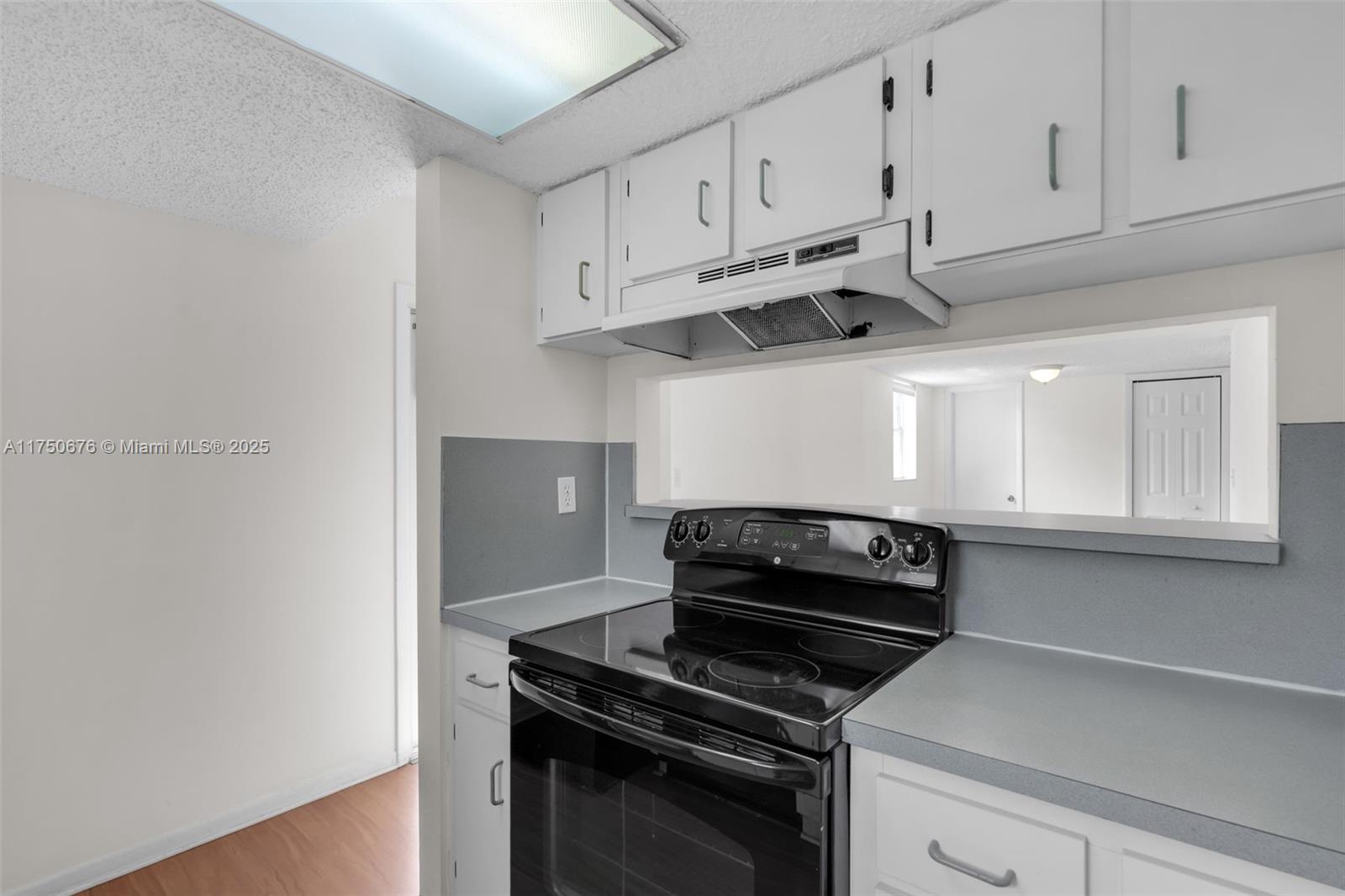 29 Santillane Ave 7 Property Photo 10