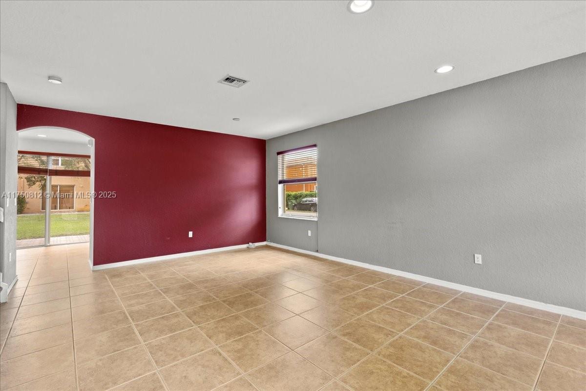 1597 Se 20th Ter Property Photo 4