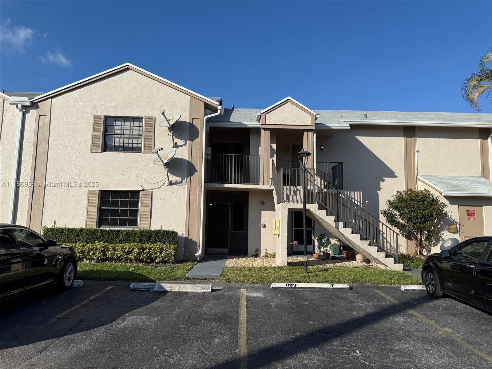 889 Hamilton Dr 889f Property Photo 1