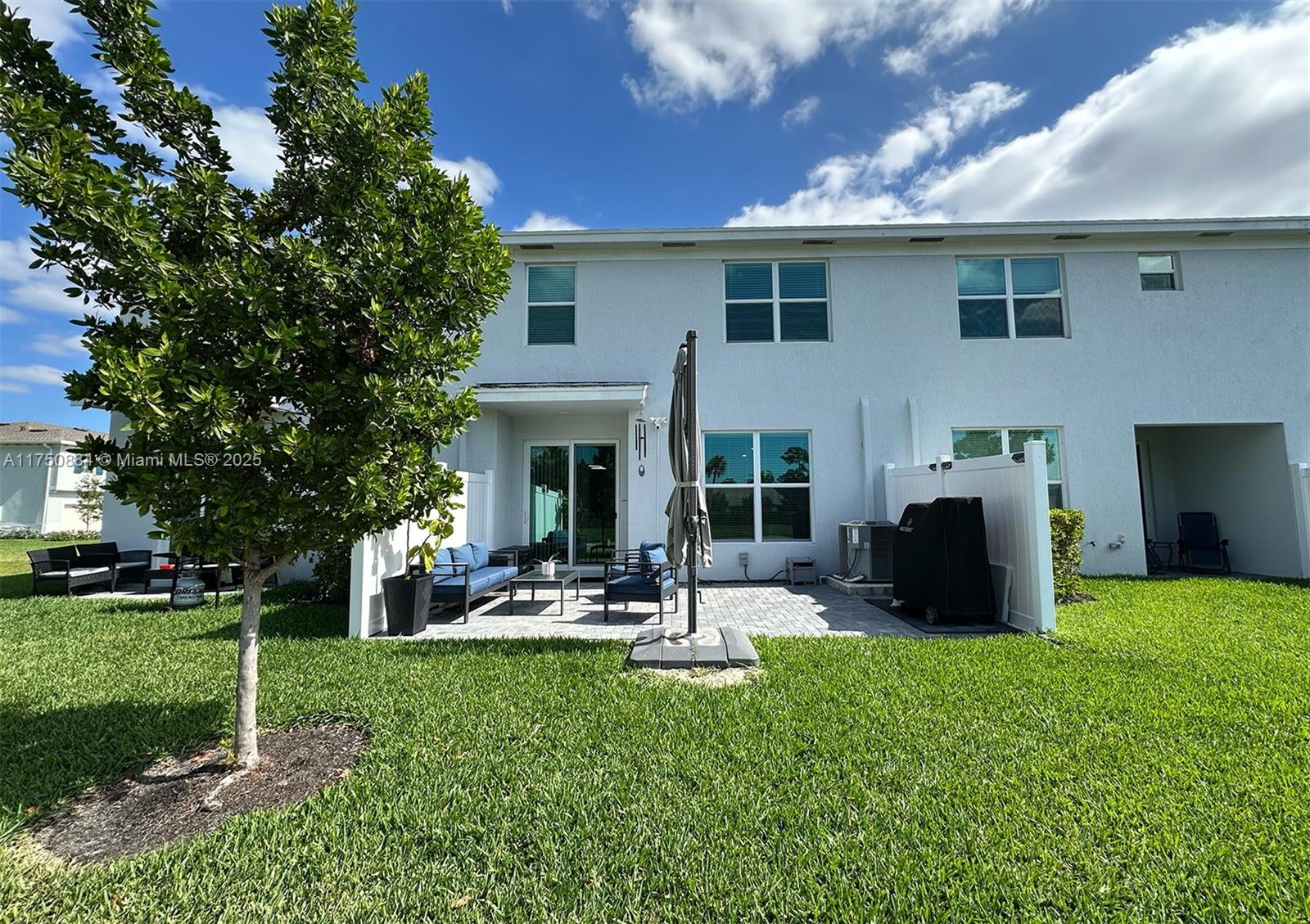 4151 Lagoon Shore Dr 4151 Property Photo 9