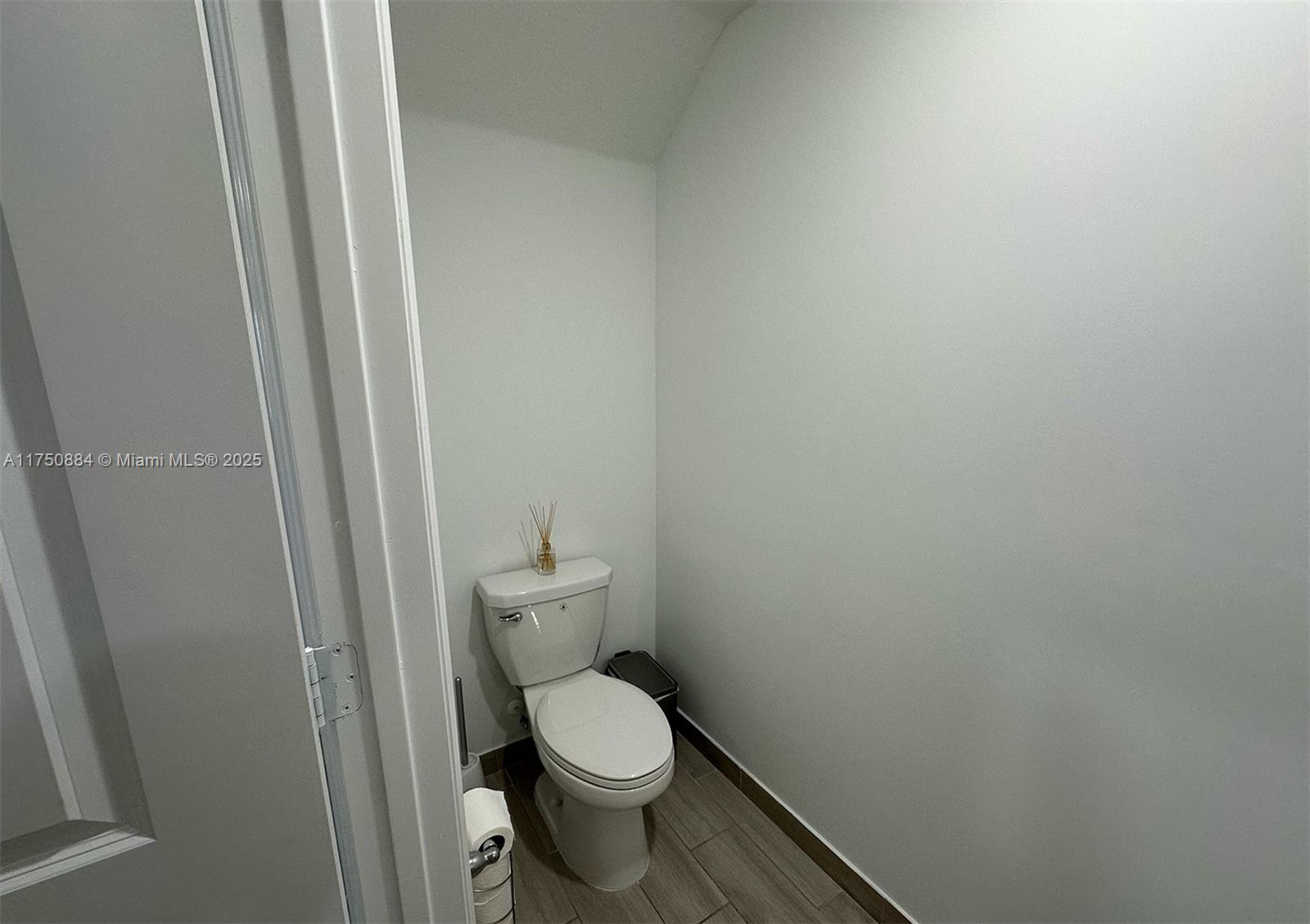 4151 Lagoon Shore Dr 4151 Property Photo 14