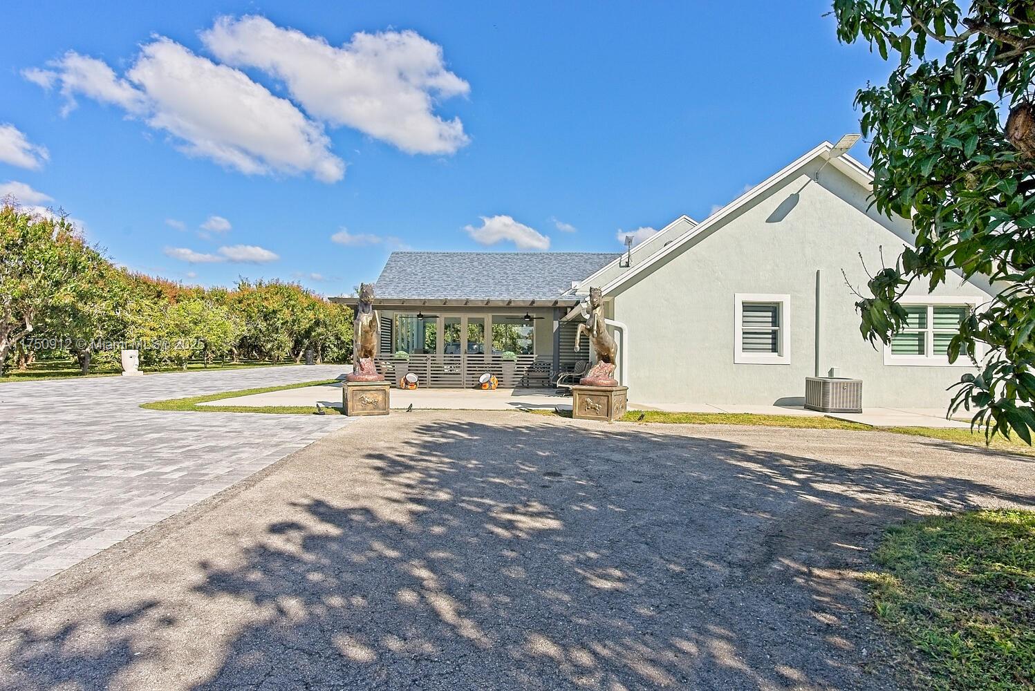 18955 Sw 264 Street Property Photo 3