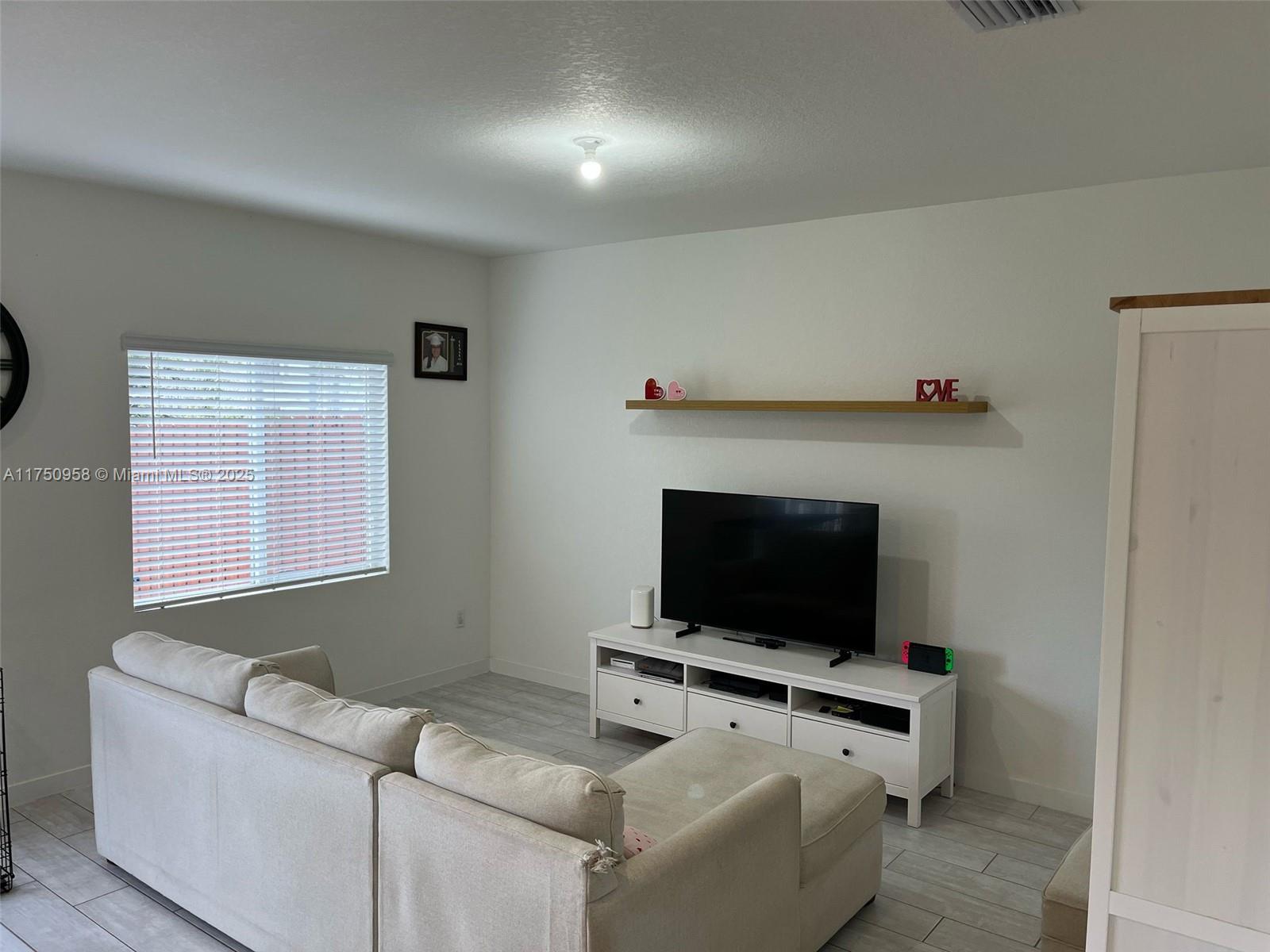 861 Se 16th Ct Property Photo 17