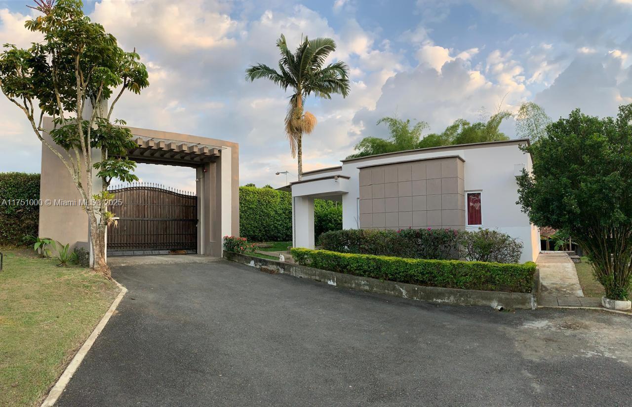Entrada 10 Liceo Campestre Condominio Sevilla Property Photo