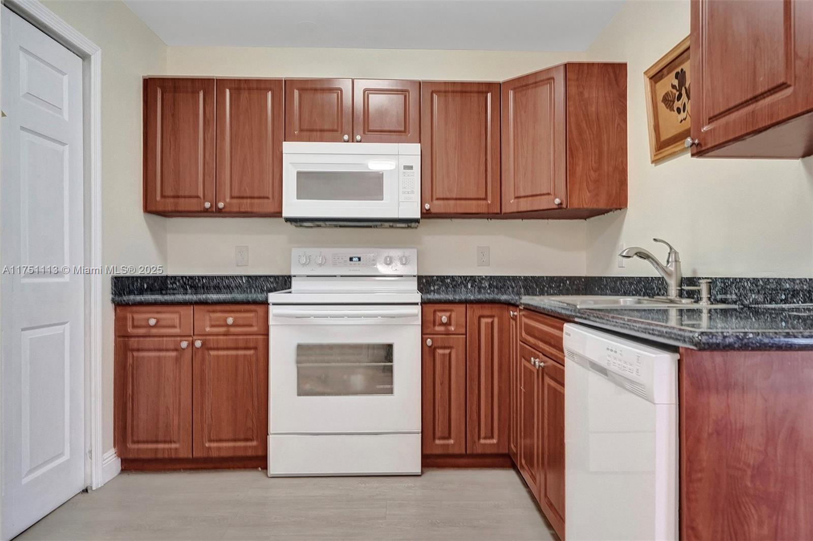 333 Sw Confidential Ter Property Photo 15