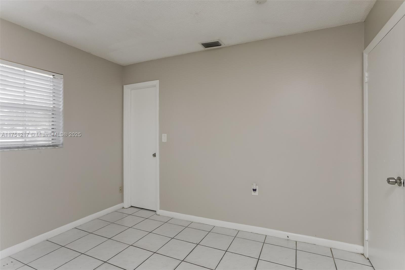 6025 Sw Sw 37th St East Property Photo 11