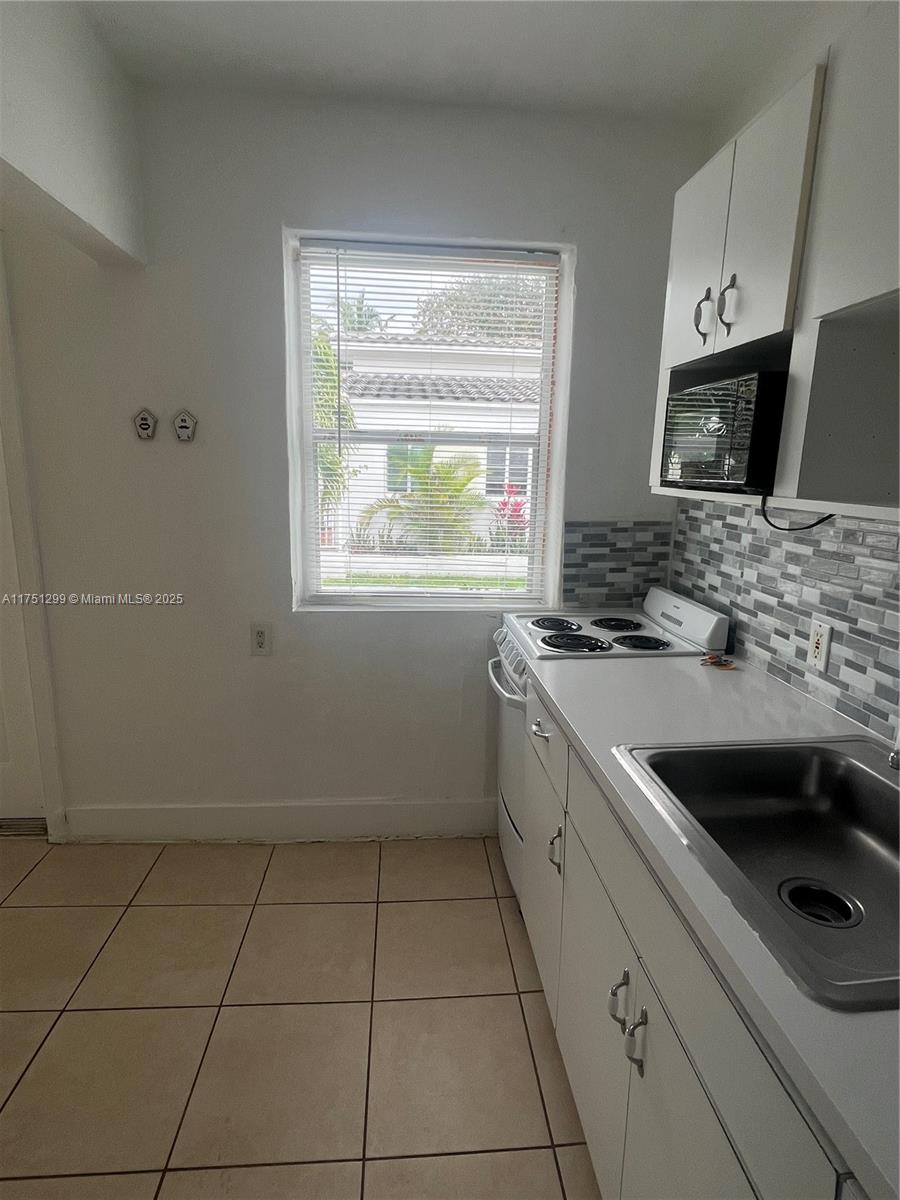 850 81st St 2 Property Photo 3
