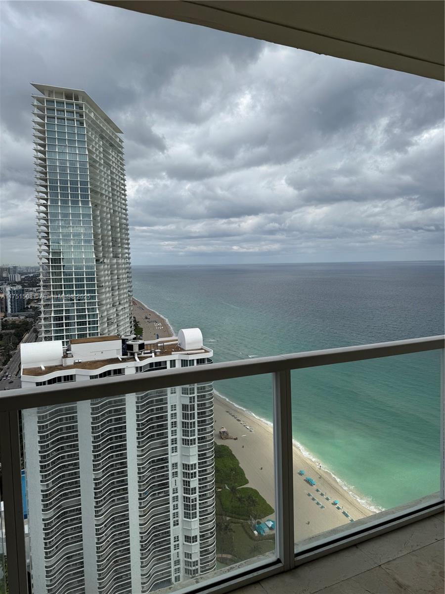 16699 Collins Ave 3905 Property Photo 2