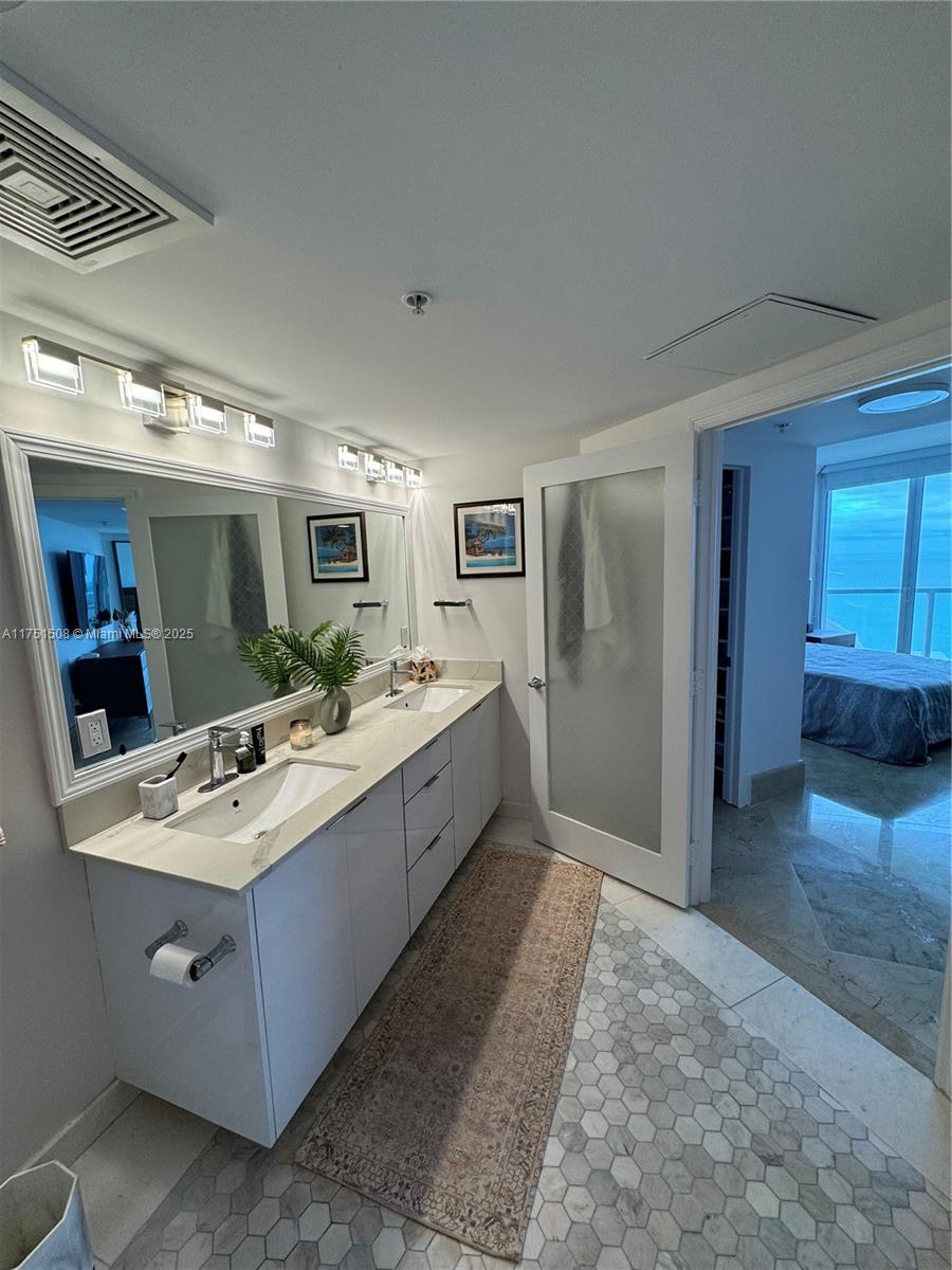 16699 Collins Ave 3905 Property Photo 21