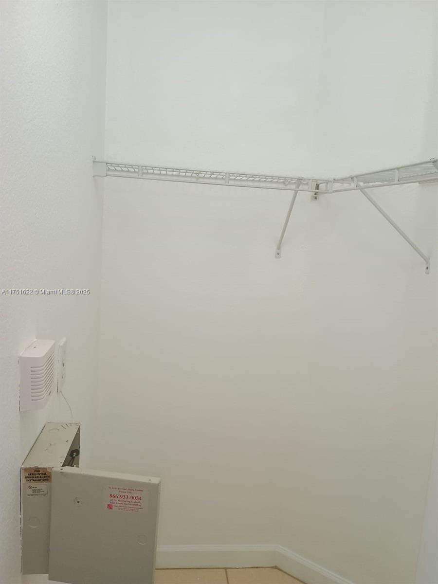 1490 Ne 33rd Ave 102-13 Property Photo 17