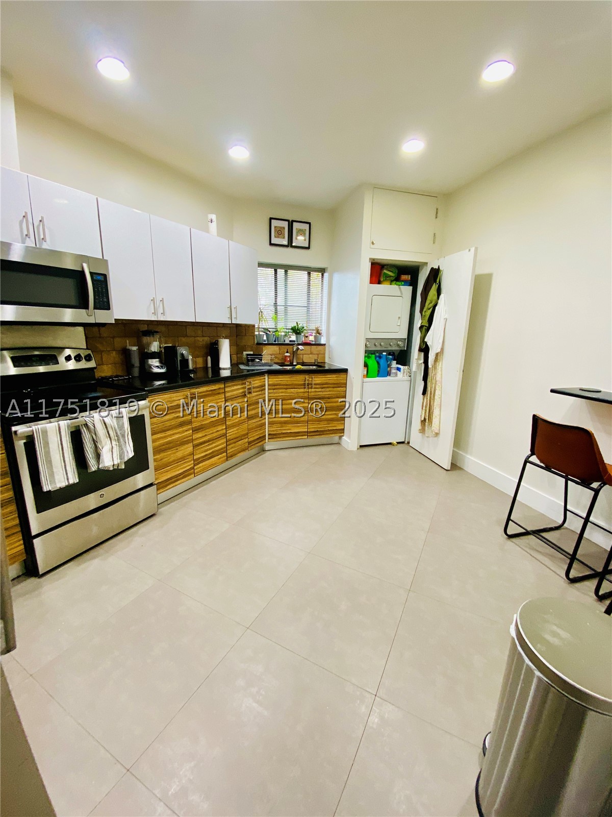 200 Azure Way Property Photo 39