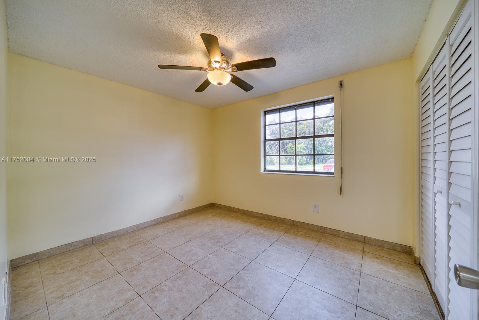 800 Independence Dr B Property Photo 3