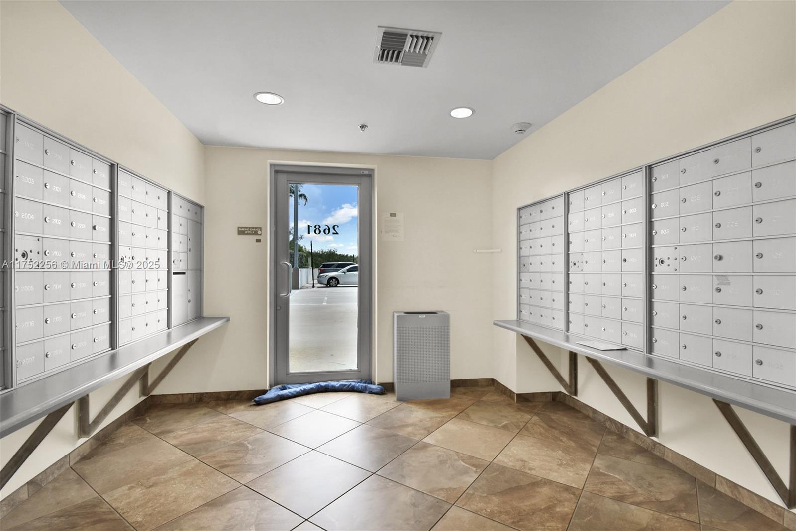 2681 N Flamingo Rd 1103s Property Photo 20