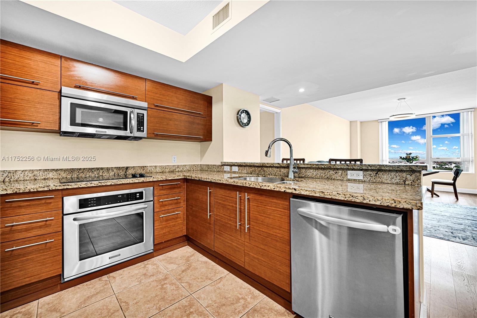2681 N Flamingo Rd 1103s Property Photo 24