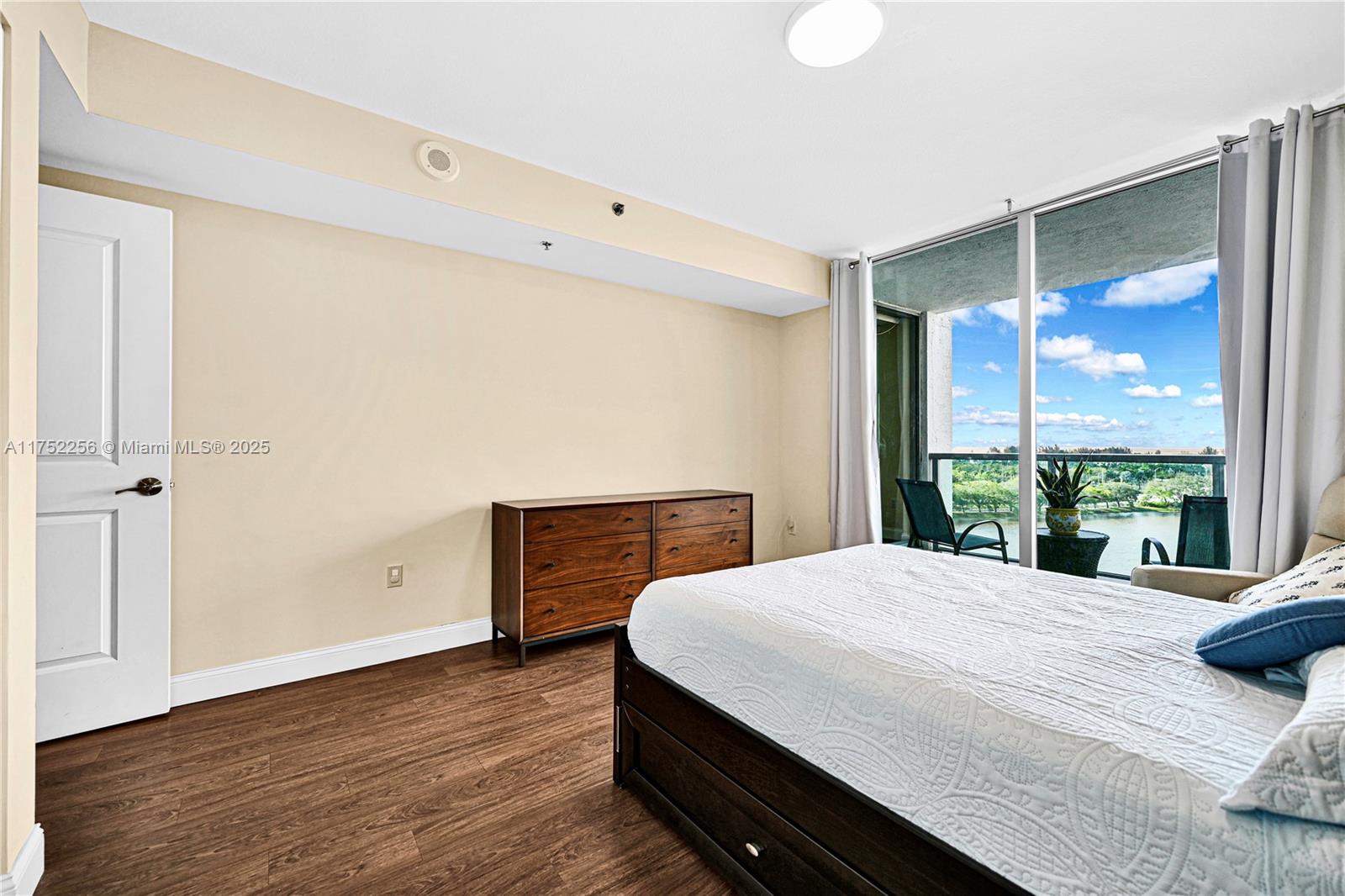 2681 N Flamingo Rd 1103s Property Photo 28