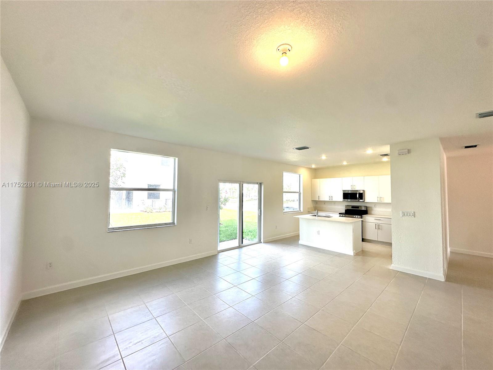1479 Se Ct-24 Property Photo 6