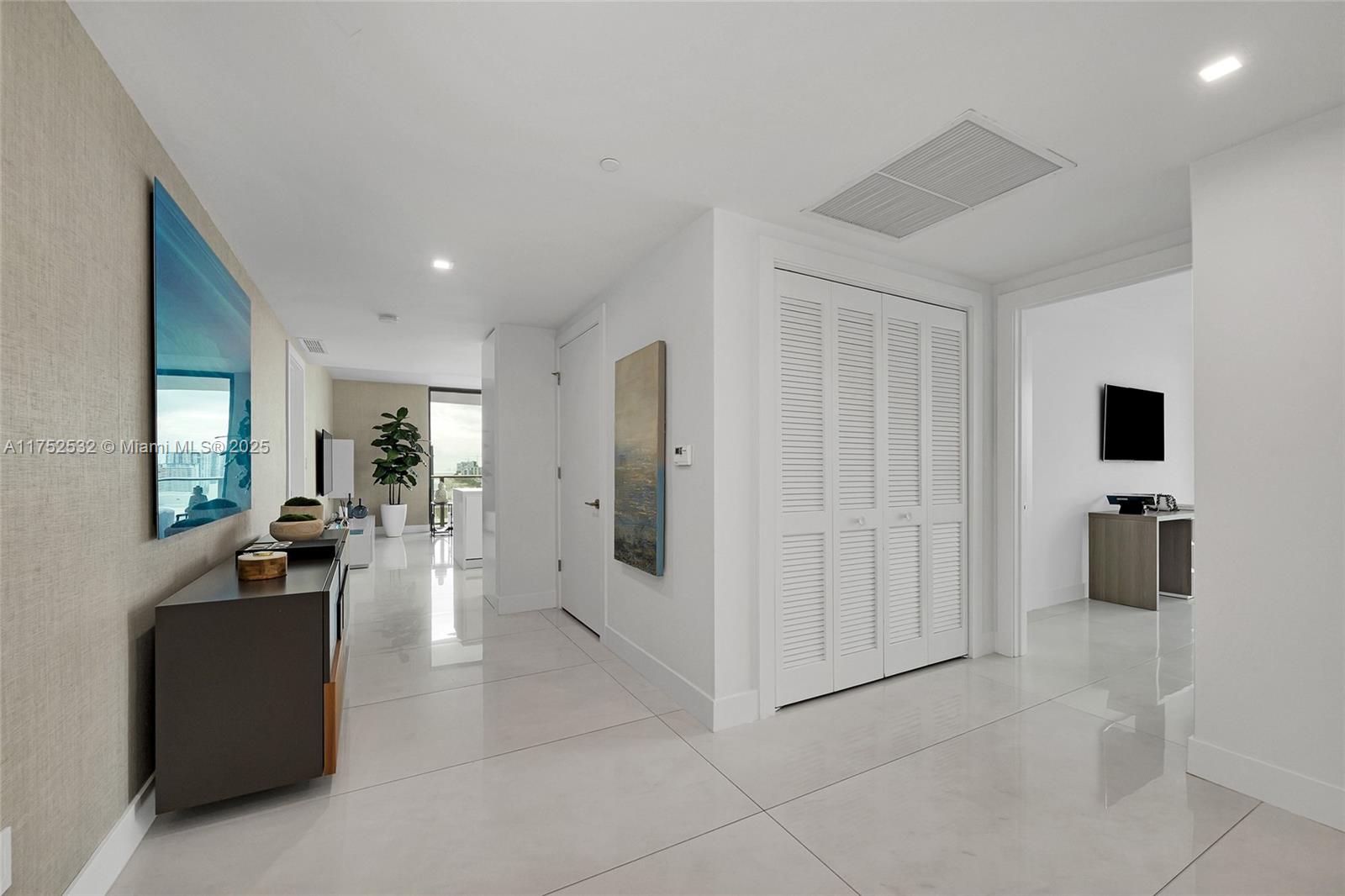 730 N Ocean Blvd 1405 Property Photo 11