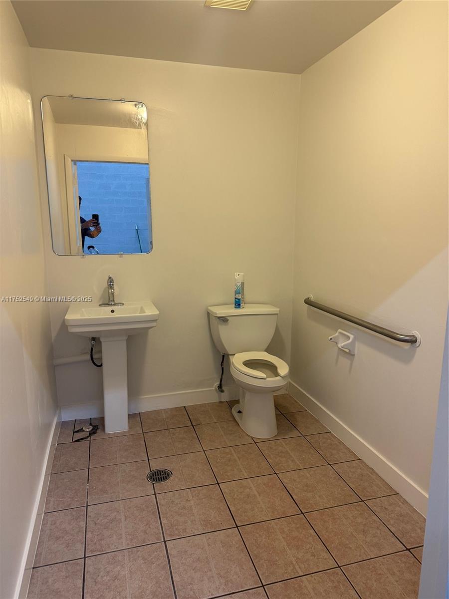 2471 W 80th St Property Photo 6