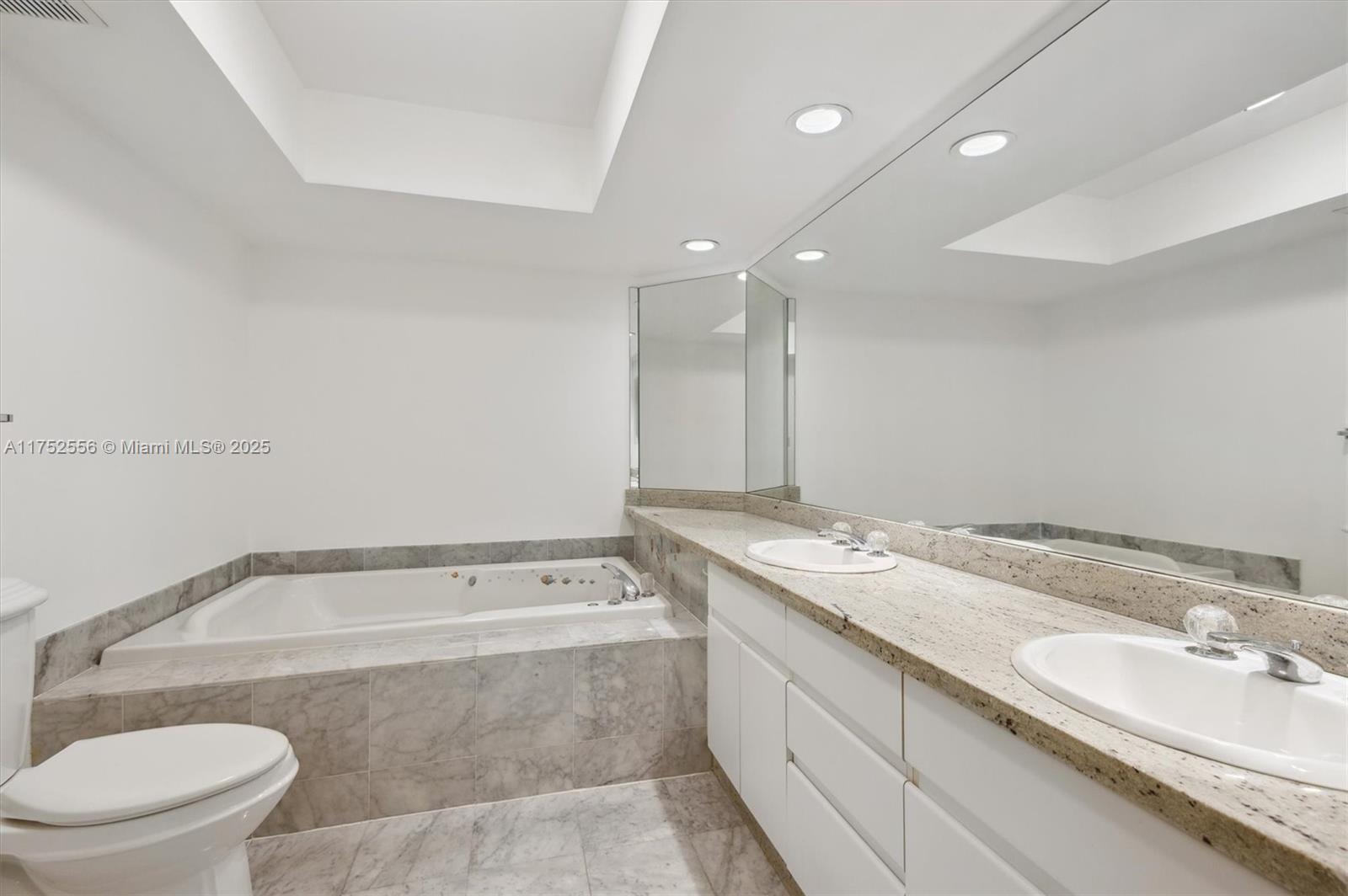 16485 Collins Ave 2035 Property Photo 9