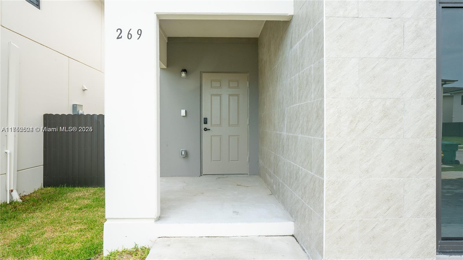 269 Nw 13th Pl Property Photo 3