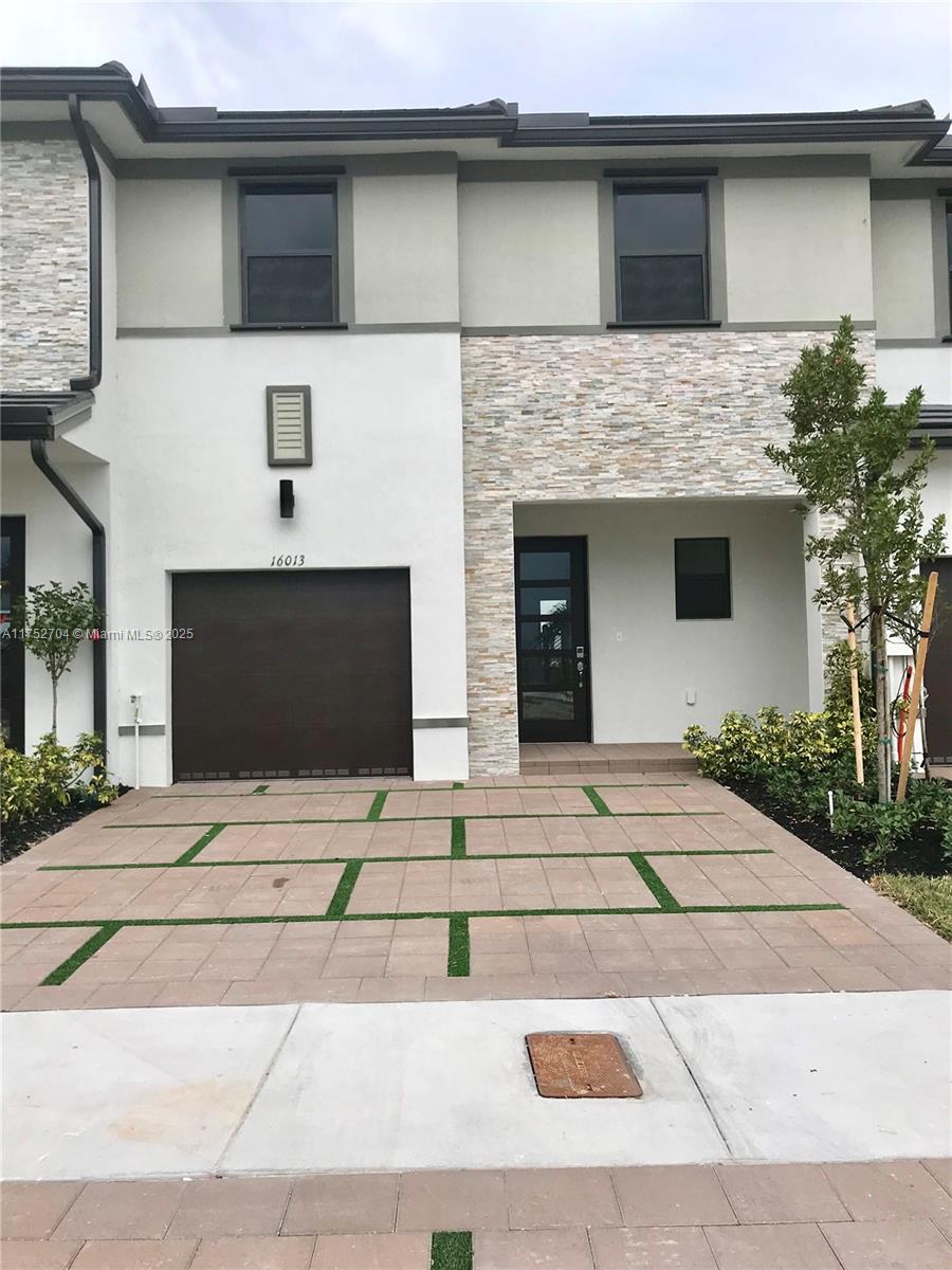 16013 Nw 91 Ct Property Photo