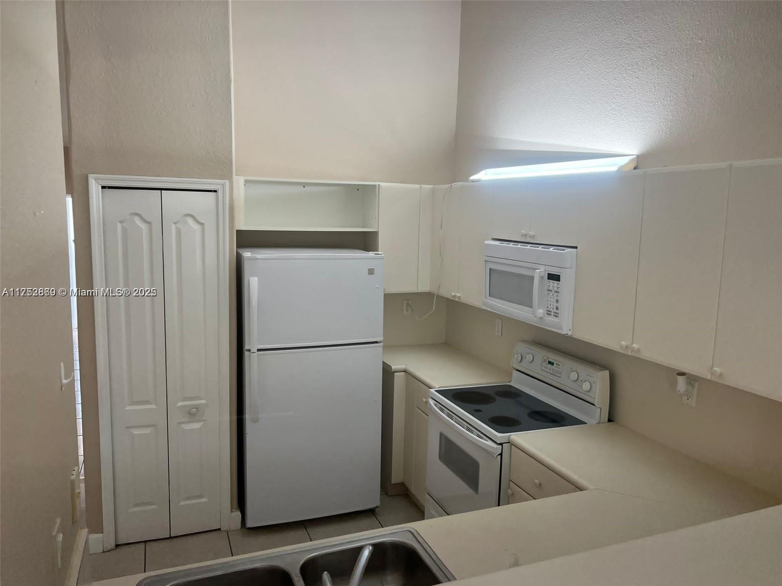 1666 Se 27th Ct 208 Property Photo 5