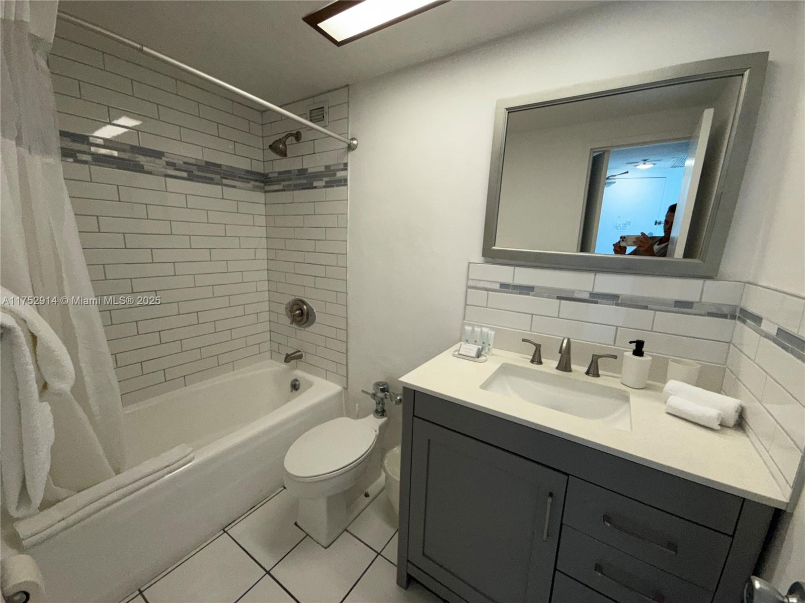 5445 Collins Ave 729 Property Photo 15