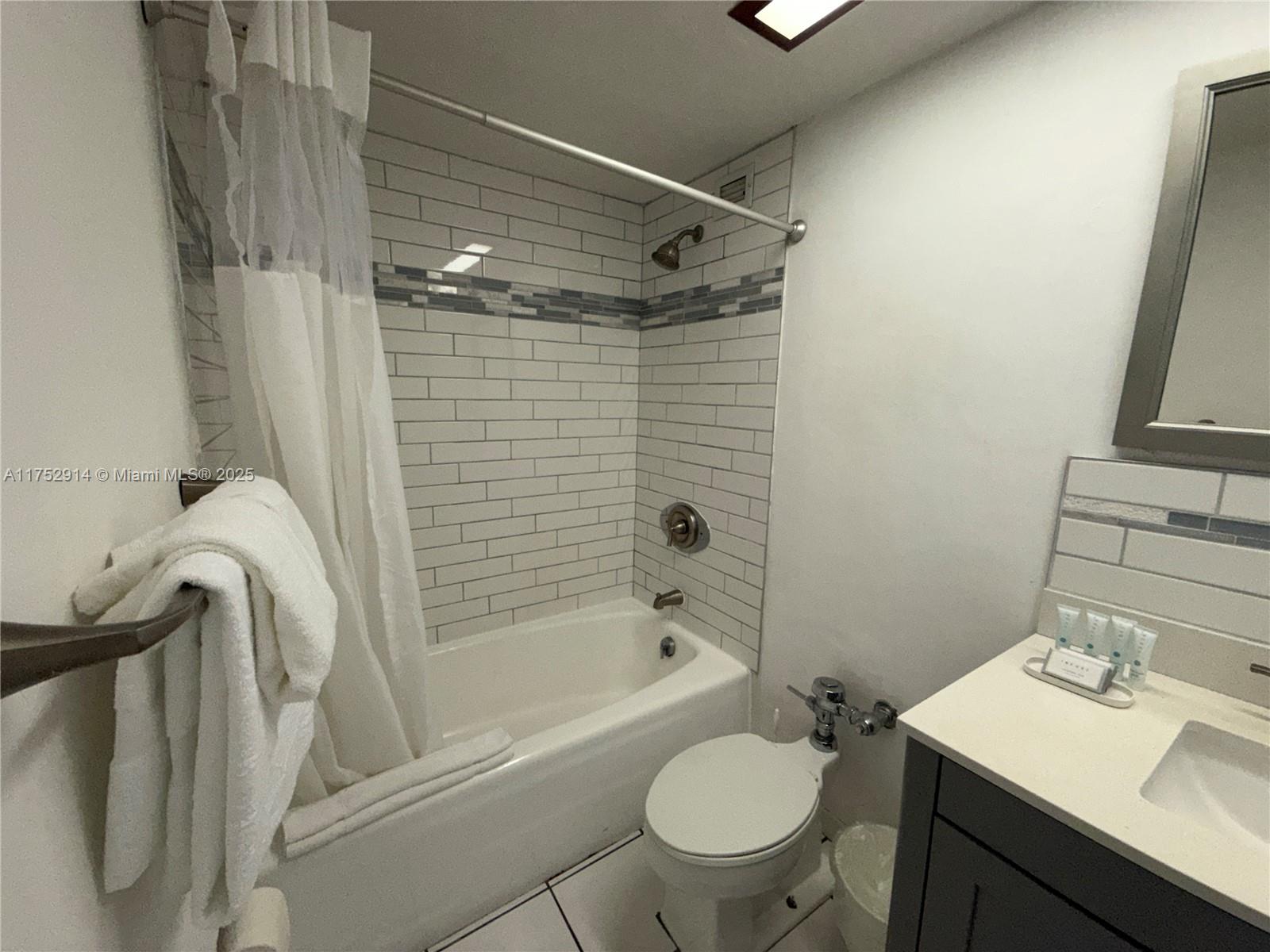 5445 Collins Ave 729 Property Photo 16