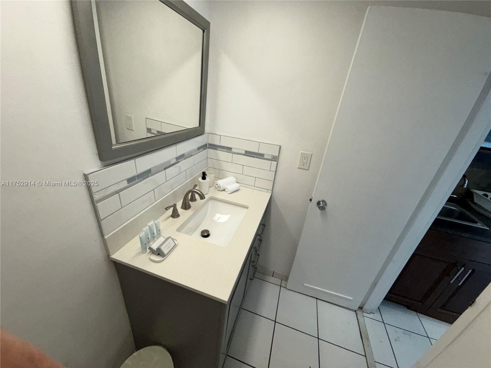 5445 Collins Ave 729 Property Photo 17