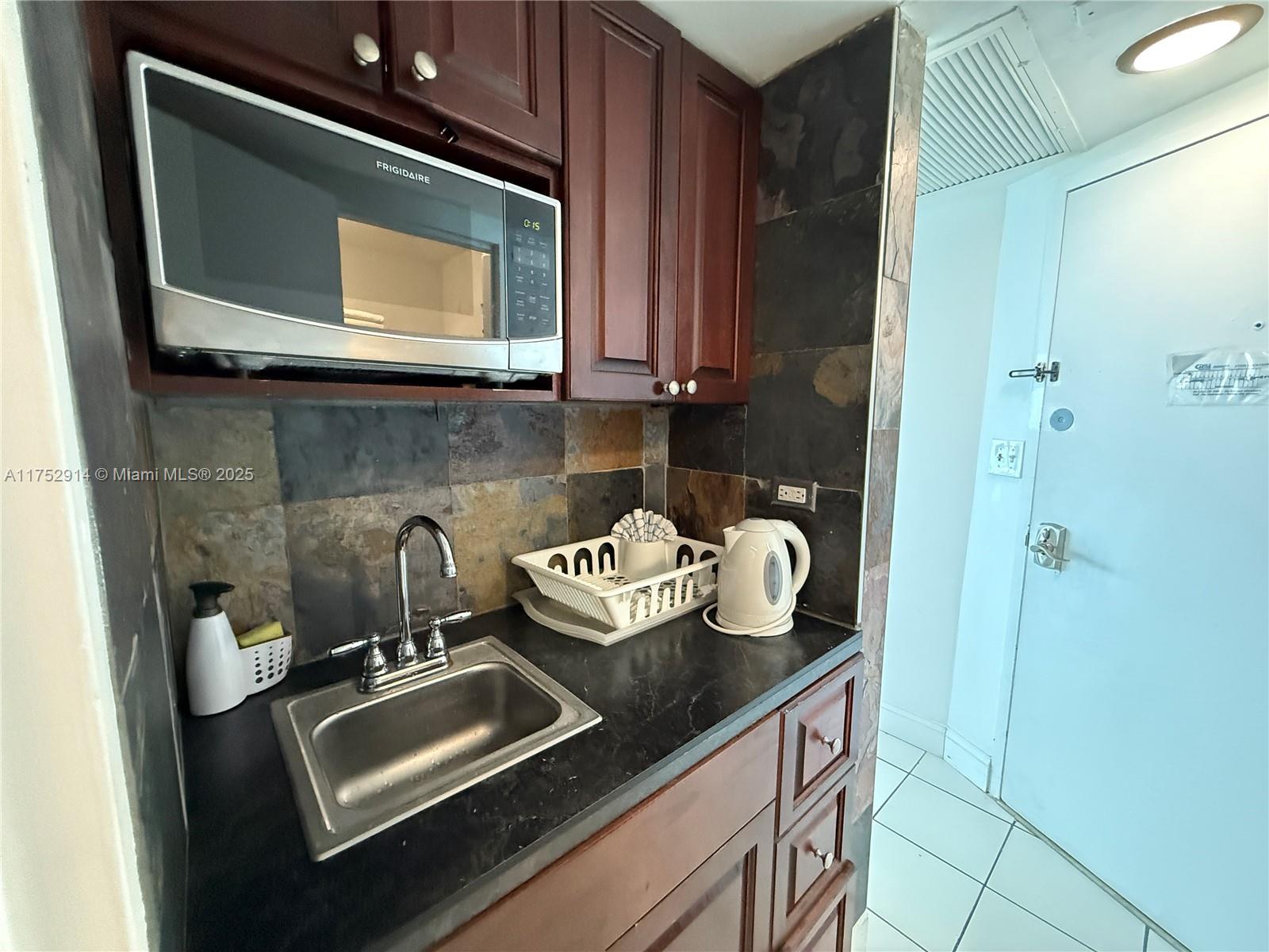 5445 Collins Ave 729 Property Photo 18
