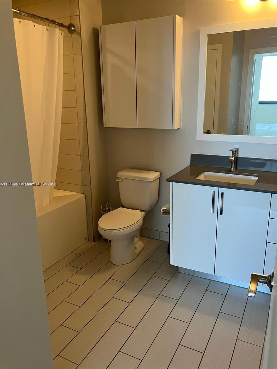 999 Sw 1st Ave 2413 Property Photo 13