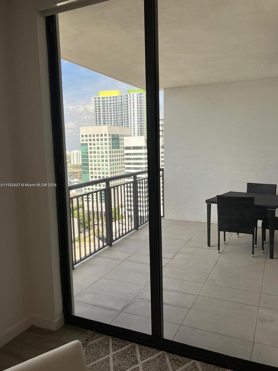 999 Sw 1st Ave 2413 Property Photo 16