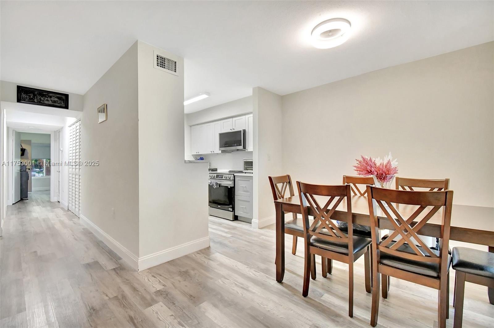 2445 Nw 33rd St 1410 Property Photo 10