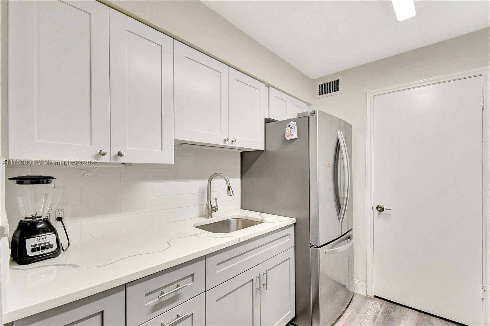 2445 Nw 33rd St 1410 Property Photo 12