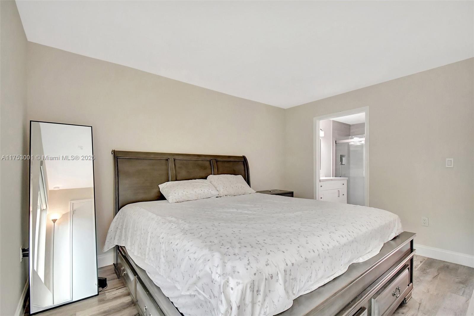 2445 Nw 33rd St 1410 Property Photo 22