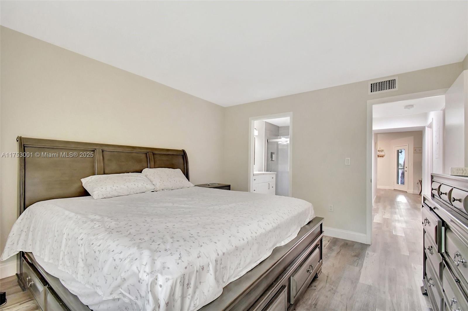 2445 Nw 33rd St 1410 Property Photo 24