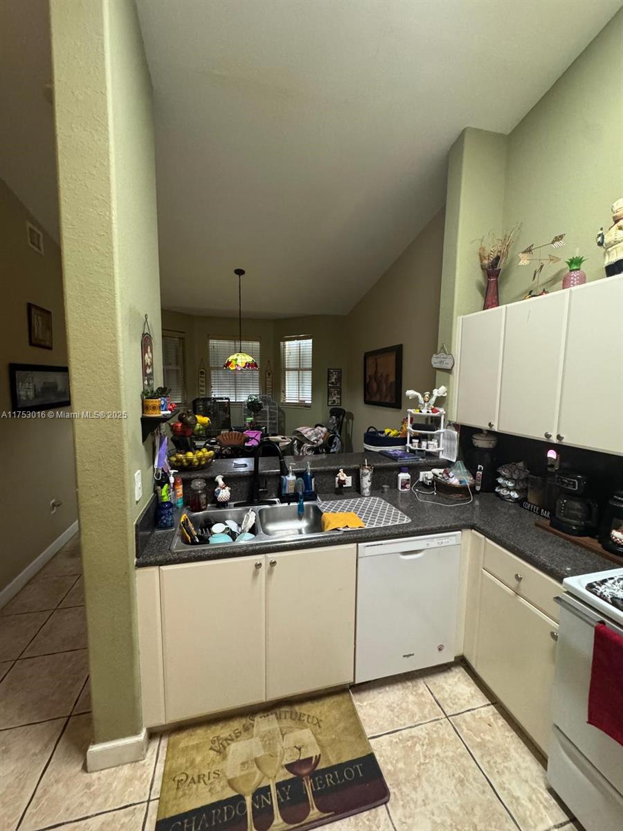 1692 Se 29th Ct 201 Property Photo 10