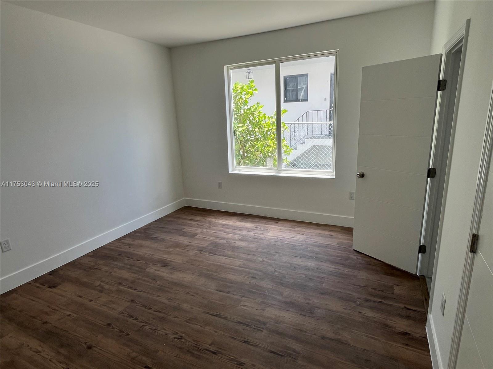321 Sw 9th Ave 07 Property Photo 3